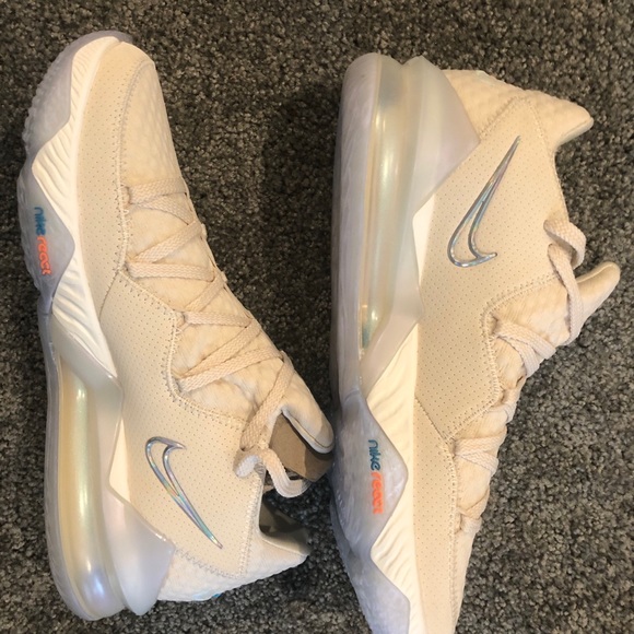 Lebron 16 Easter - Picture 2 of 4